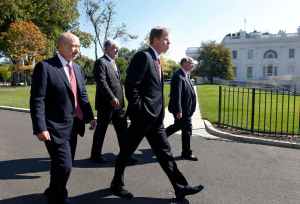 Company CEOs arrive at the White House in Washington, October 2, 2013, for a meeting of the Financial Services Forum with U.S. President Barack Obama. Pictured are (L-R) Lloyd Blankfein, chairman and CEO of Goldman Sachs, Robert Benmosche, president and CEO of American International Group (AIG), Keith Sherin, chairman and CEO of GE Capital, and Douglas Flint, group chairman of HSBC Holdings.REUTERS/Jason Reed (UNITED STATES - Tags: POLITICS BUSINESS)